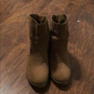 Shoedazzle short boots